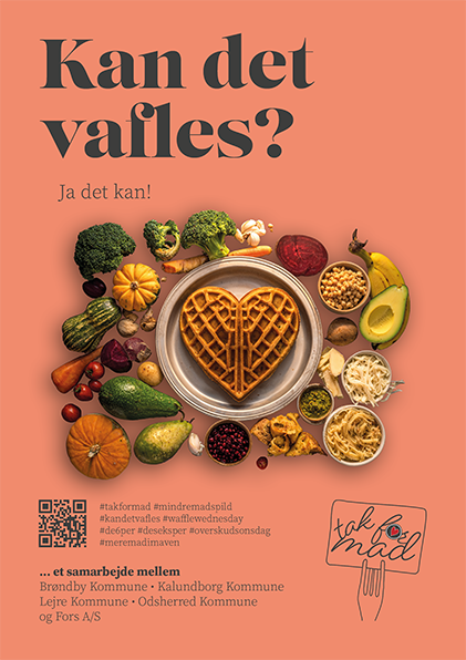Plakat til 'tak' for mad'-kampagnen med en hjerteformet vaffel på en tallerken omgivet af forskellige grøntsager designet af grafisk designer og freelance marketing konsulent Marketingsnedkeren
